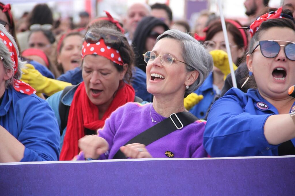 Qui est le compagnon de Sandrine Rousseau ? Un couple engagé et discret.