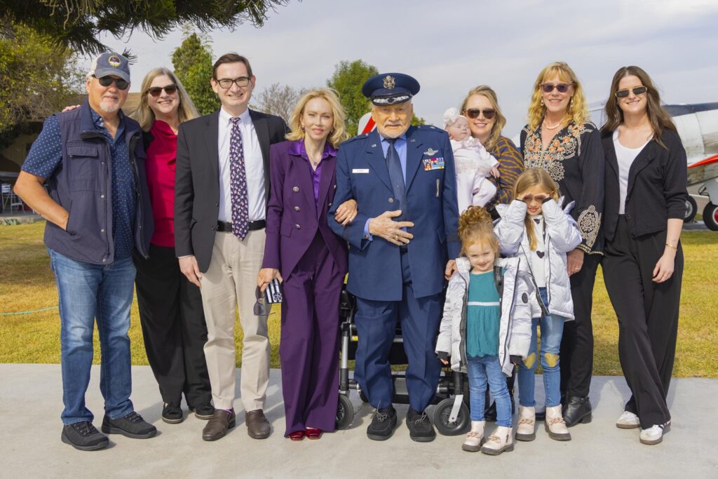 À 93 ans, Buzz Aldrin s'est marié ! Découvrez l'heureuse élue. À 93 ans, Buzz Aldrin s'est marié ! Découvrez l'heureuse élue.