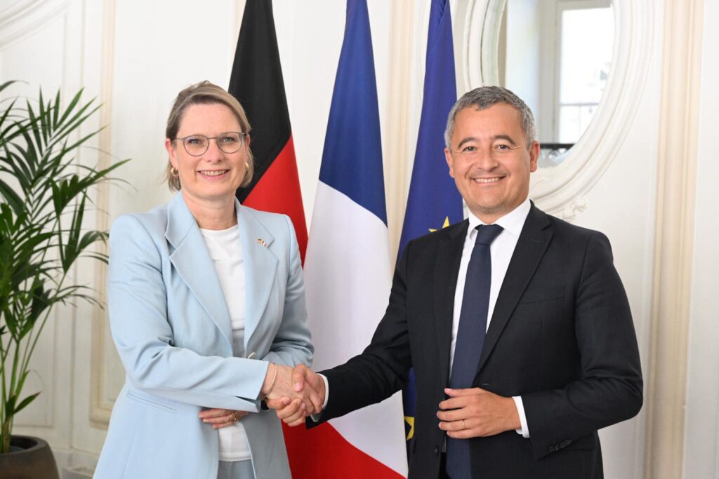 Qui est vraiment la femme de Gérald Darmanin ? Son histoire est surprenante.