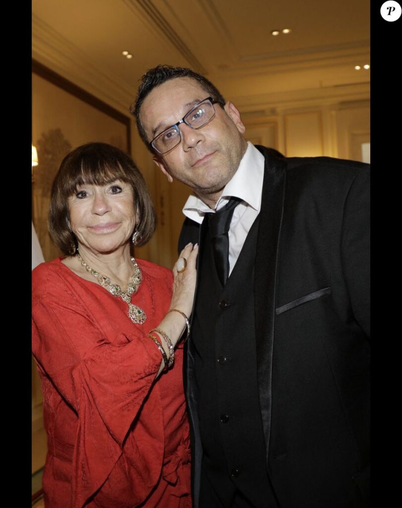 Découvrez Danièle, la femme de Franck Dubosc qui vit loin des caméras. Découvrez Danièle, la femme de Franck Dubosc qui vit loin des caméras.