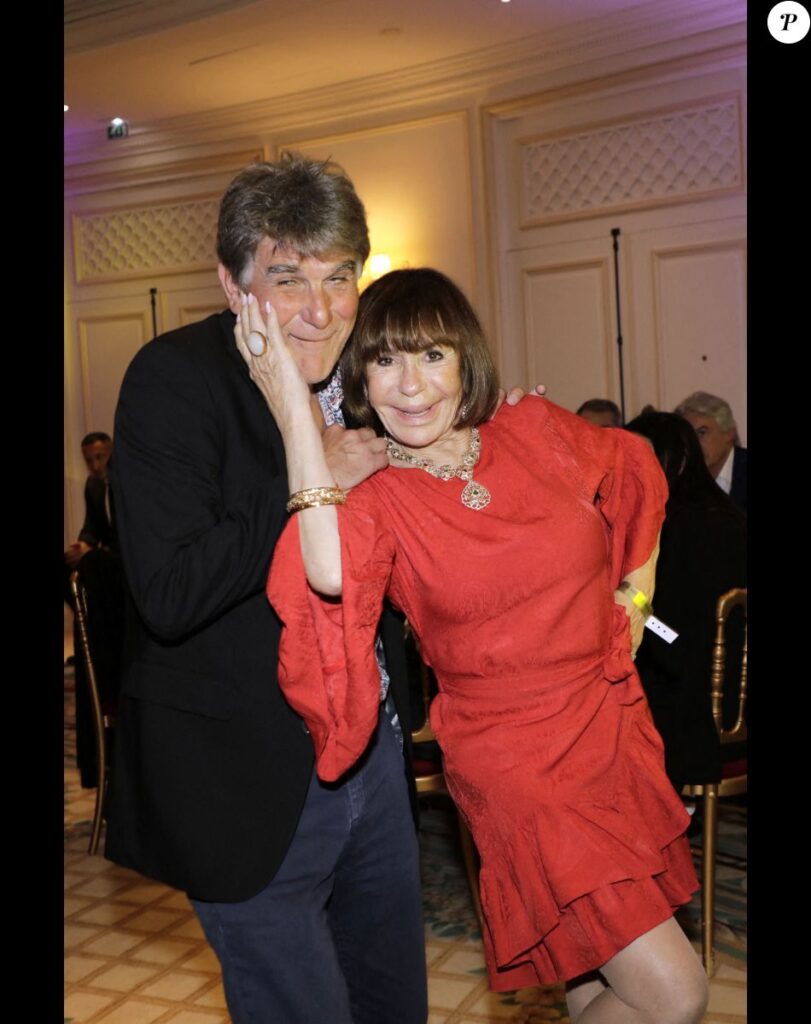 Découvrez Danièle, la femme de Franck Dubosc qui vit loin des caméras. Découvrez Danièle, la femme de Franck Dubosc qui vit loin des caméras.