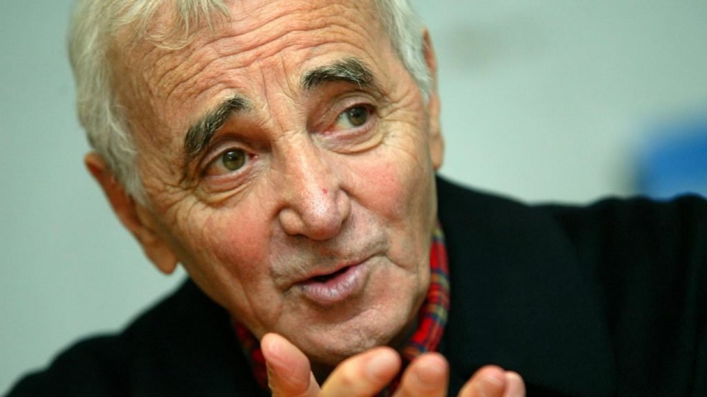 Charles Aznavour Taille Poids