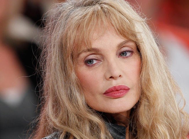 Taille Arielle Dombasle 
