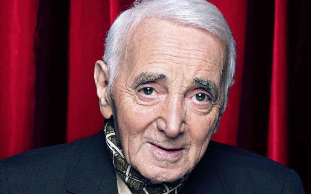 Charles Aznavour Taille Poids