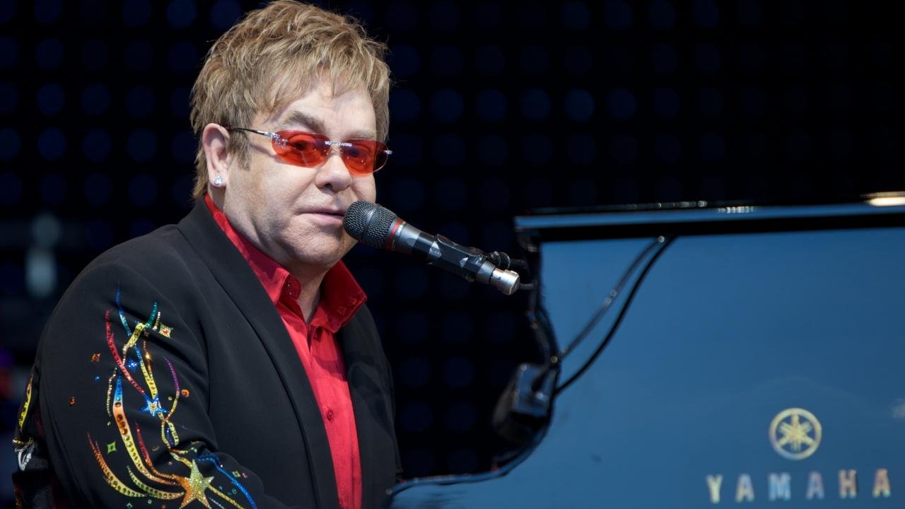 Elton John Sa Taille