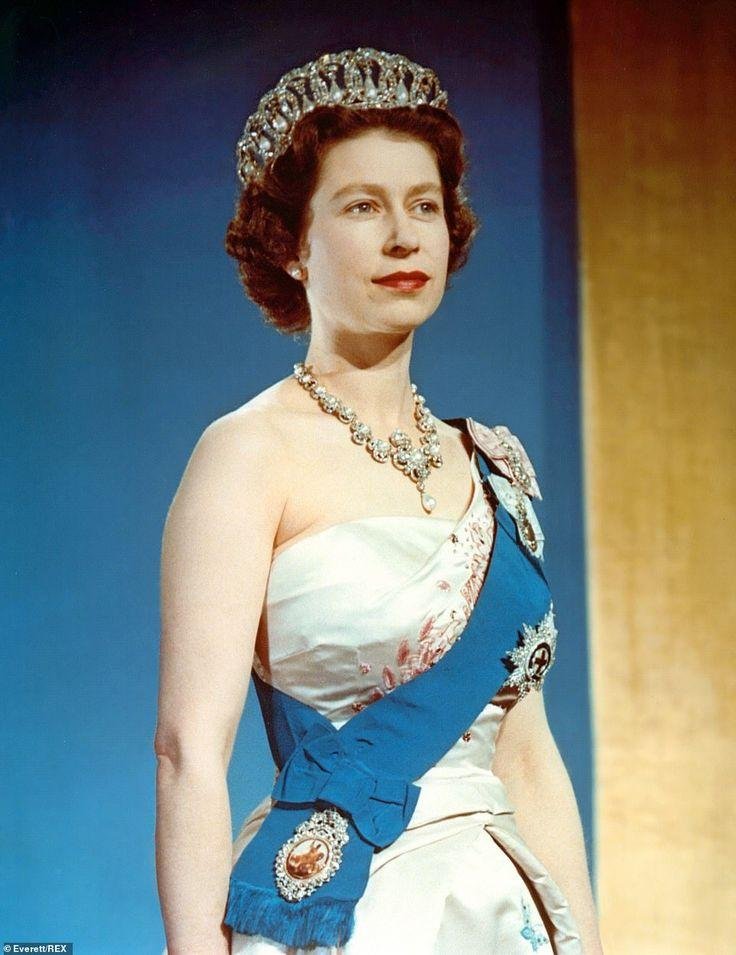 Queen Elizabeth Jeune