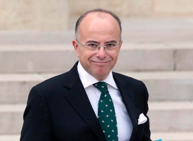 Bernard Cazeneuve Taille