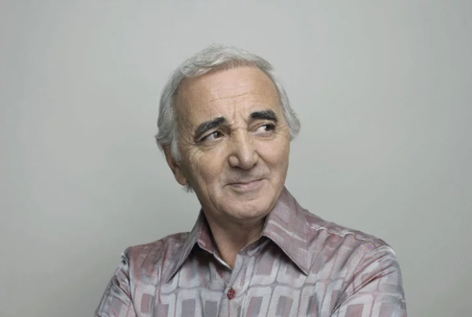Taille Charles Aznavour