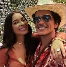 Bruno Mars Et Sa Copine