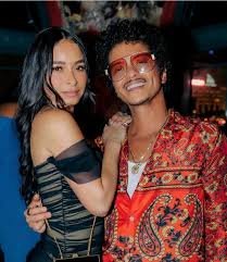 Bruno Mars Et Sa Copine