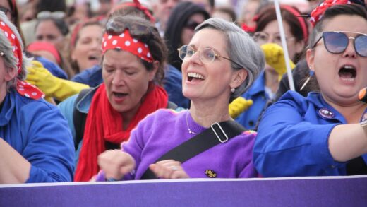 Qui est le compagnon de Sandrine Rousseau ? Un couple engagé et discret.