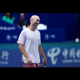 Adrian Mannarino taille